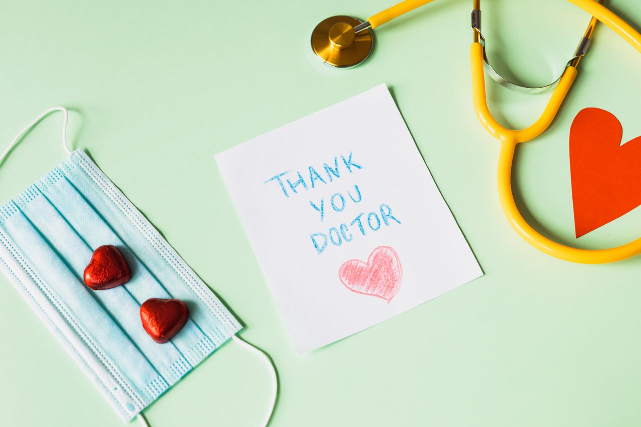 A colorful appreciation note with a stethoscope and face mask symbolizing gratitude to doctors.